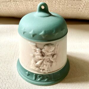 1991 Goebel Hummel Third Edition Ceramic Bell Christmas Series